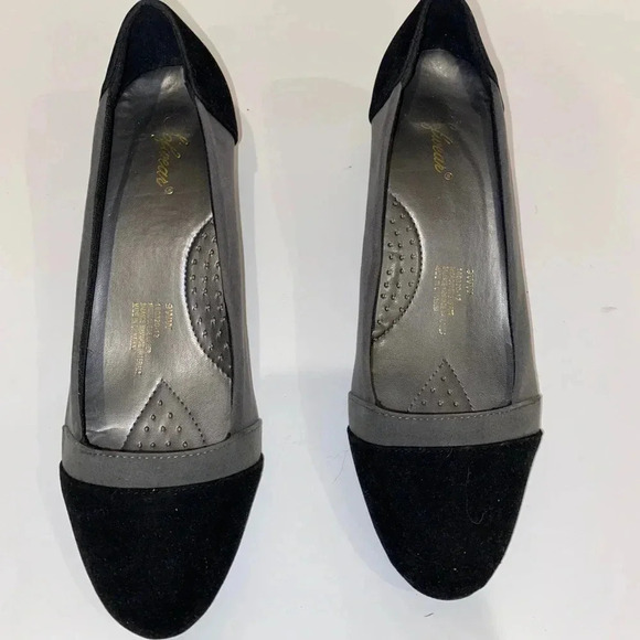 Sofwear suede heels /gray and black 9 wide - Picture 1 of 3